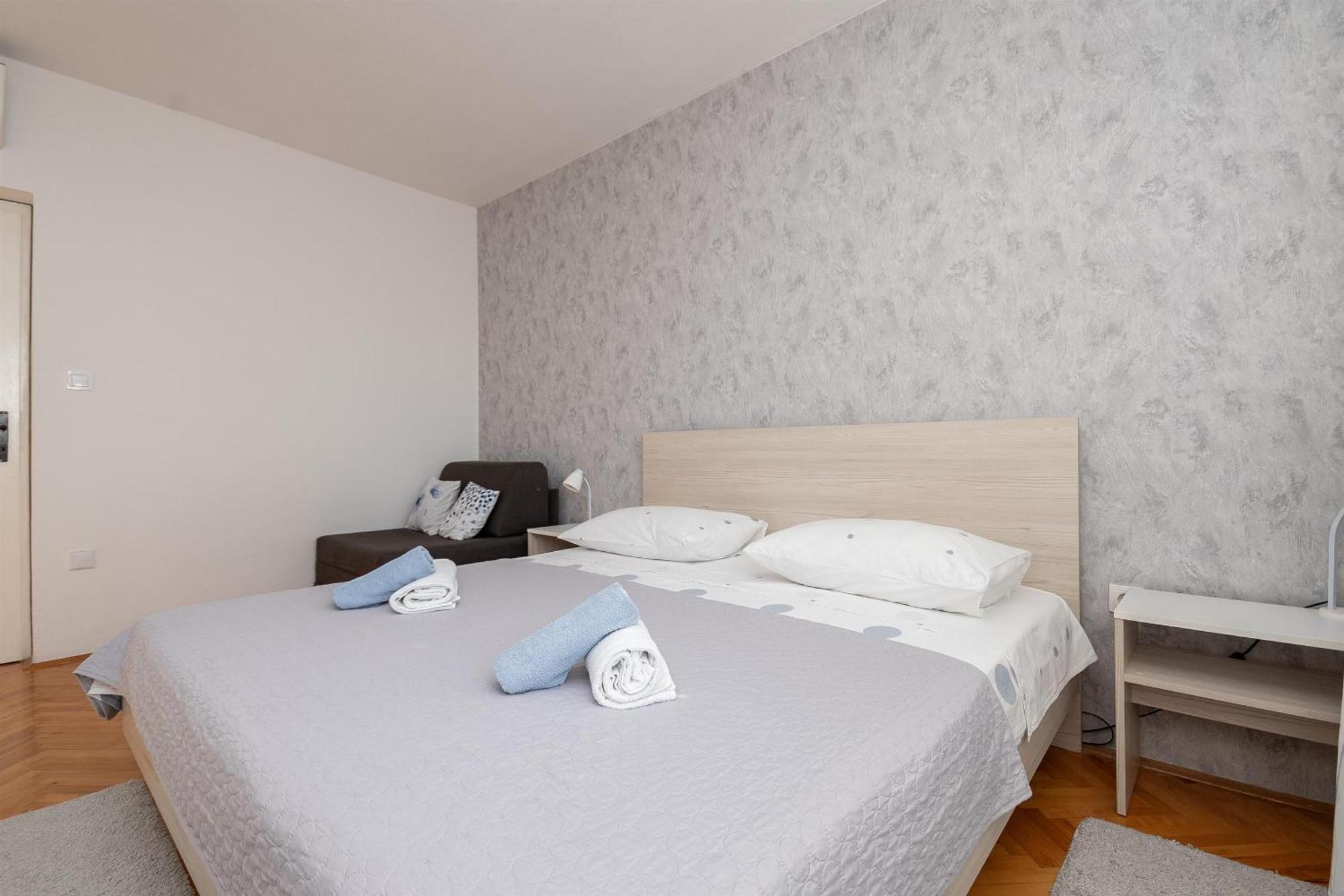 Apartments Ivan - With Parking 奥米什 外观 照片
